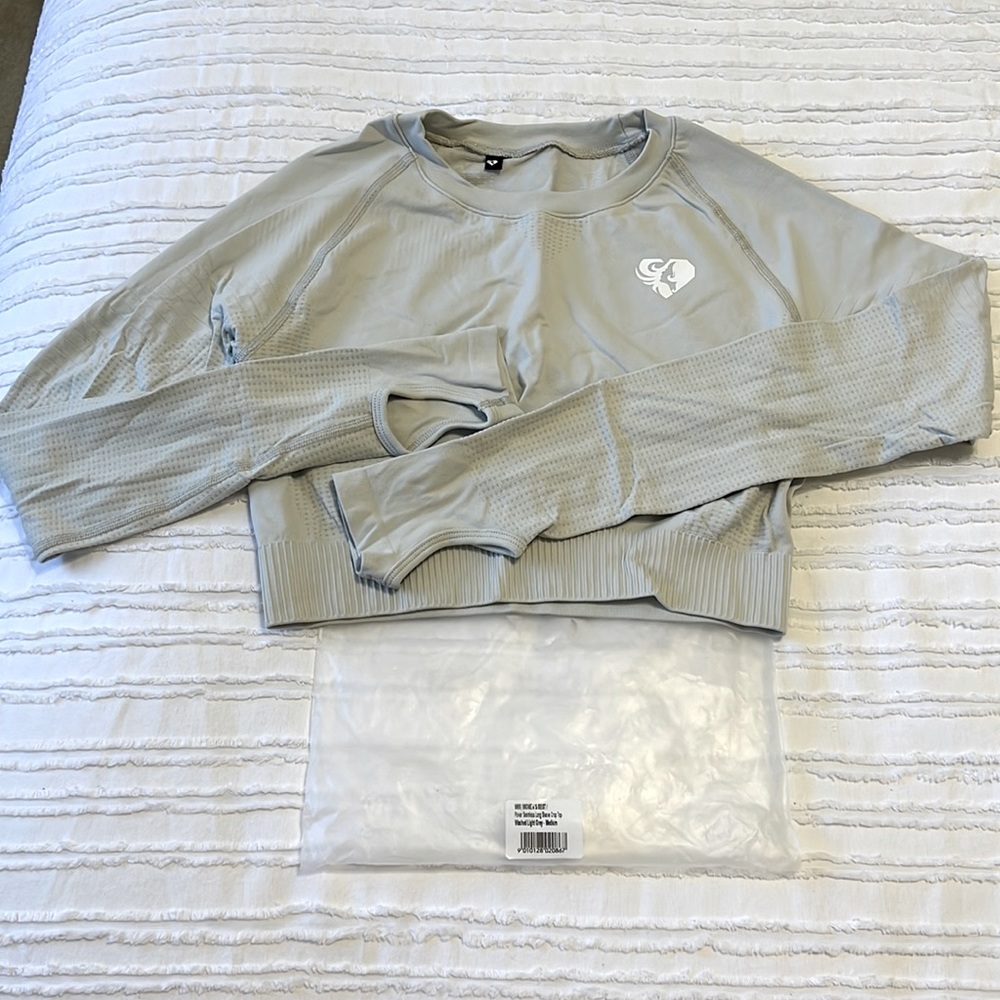 Women’s Best grey long sleeve crop top